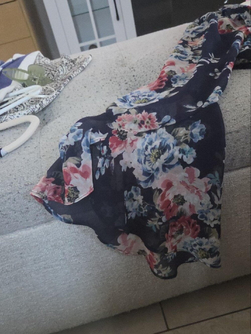 White House Black Market Navy Floral Ruffle V-Neck Blouse - Picture 4 of 5